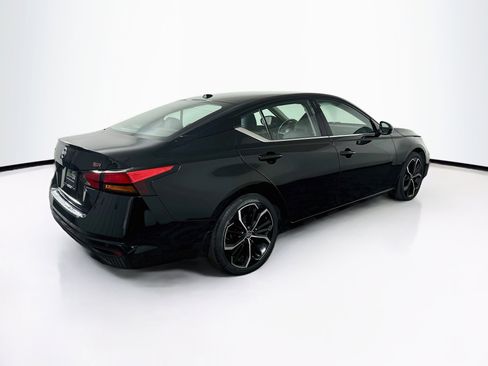 Used 2023 Nissan Altima 2.5 SR FWD image 9