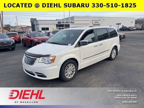 Used 2012 Chrysler Town & Country Limited w/ Luxury Group image 5