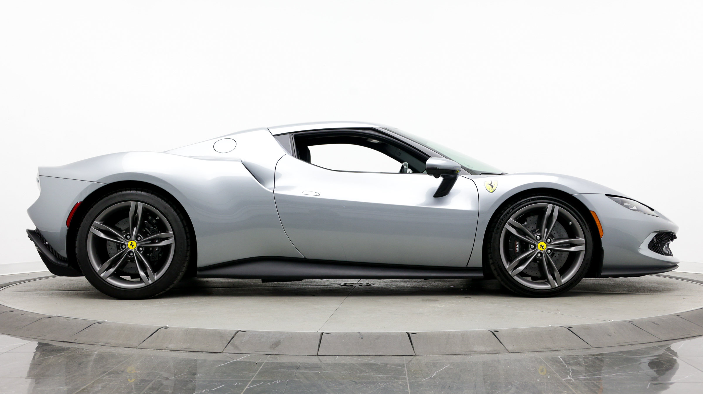 Used 2022 Ferrari 296 GTB RWD image 8