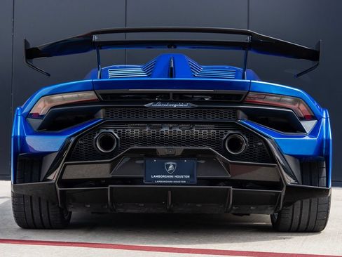Used 2022 Lamborghini Huracan STO RWD image 7