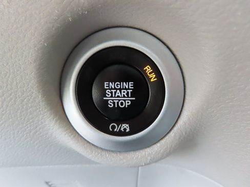 Certified 2024 Chrysler Pacifica Touring-L FWD image 10
