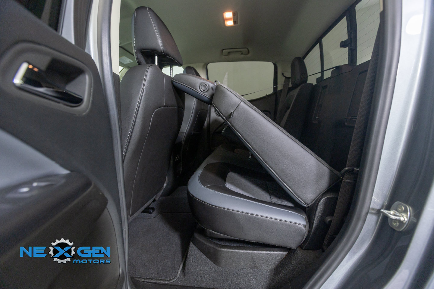 Used 2022 Chevrolet Colorado Z71 AWD/4WD image 32