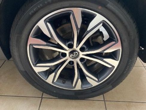 Used 2018 INFINITI QX30 Premium w/ Navigation Package AWD/4WD image 31