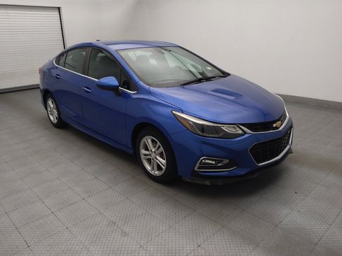 Used 2017 Chevrolet Cruze LT w/ Convenience Package FWD image 13