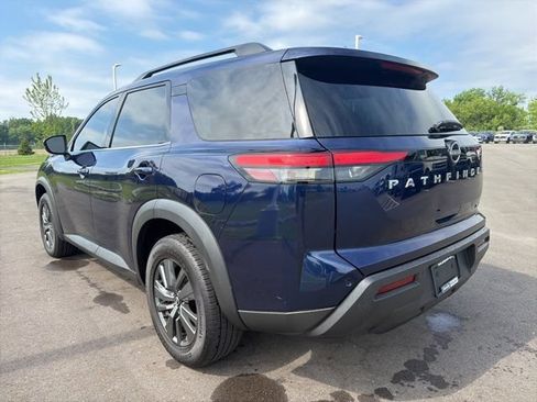 Used 2022 Nissan Pathfinder SV FWD image 12