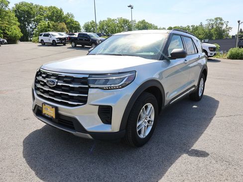 Certified 2025 Ford Explorer Active AWD/4WD image 3