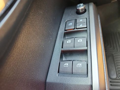 Used 2017 Toyota Tacoma TRD Sport w/ Tow Package RWD image 20