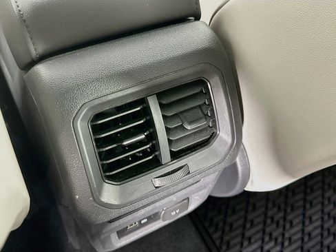 Used 2019 Volkswagen Tiguan SE w/ Panoramic Sunroof Package FWD image 27