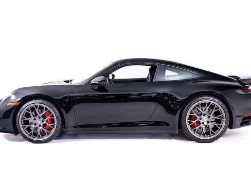 Used 2024 Porsche 911 Carrera S RWD image 3