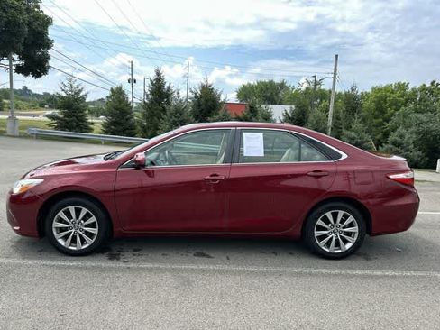 Used 2017 Toyota Camry XLE FWD image 2