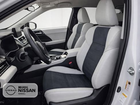 Used 2025 Mitsubishi Outlander AWD image 7