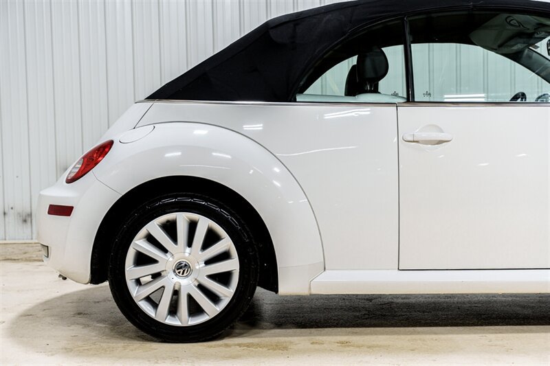 Used 2010 Volkswagen Beetle Convertible FWD image 24