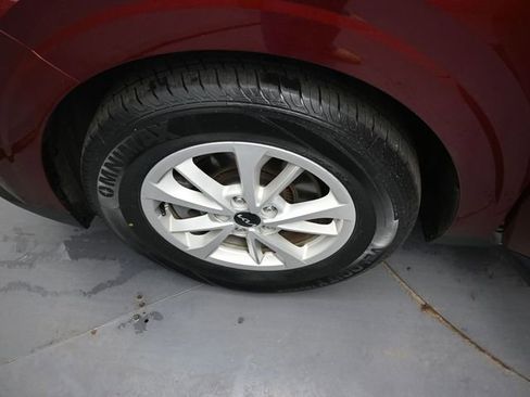 Used 2023 Kia Carnival LX image 38