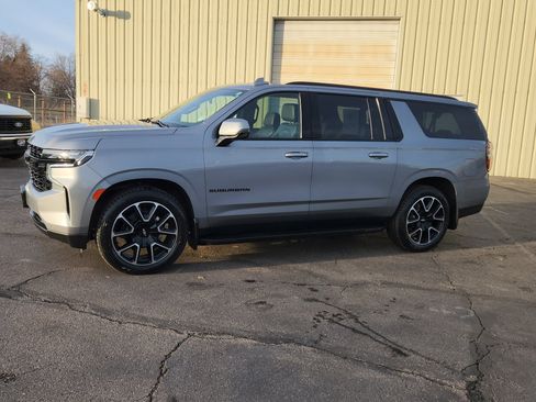 Used 2023 Chevrolet Suburban RST w/ Luxury Package image 4