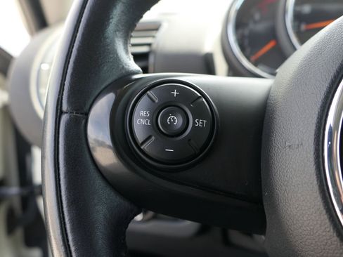 Used 2018 MINI Cooper Clubman FWD image 17