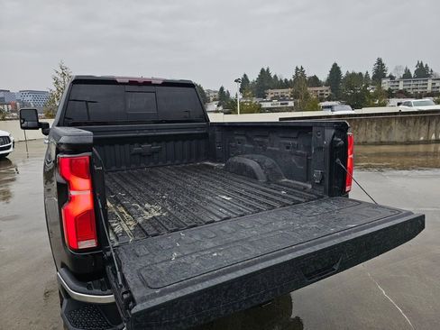 Used 2024 Chevrolet Silverado 2500 LTZ w/ LTZ Convenience Package image 18