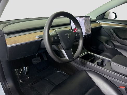 Used 2021 Tesla Model 3 Standard Range Plus image 23