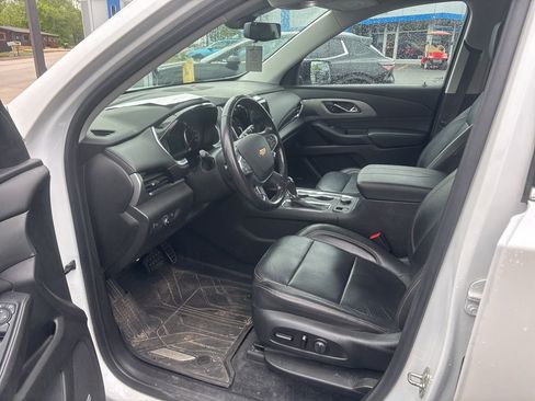 Used 2020 Chevrolet Traverse LT w/ LT Premium Package FWD image 9