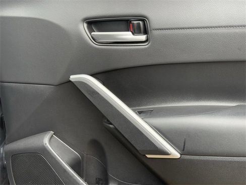 Used 2023 Toyota Corolla Cross XLE image 30