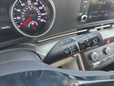 Used 2023 Kia Carnival LX w/ Paint Protection Package FWD image 19