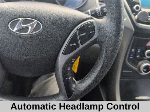 Used 2015 Hyundai Elantra SE w/ Option Group 02 FWD image 8