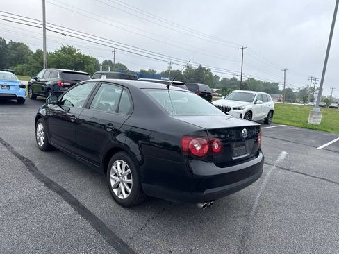 Used 2010 Volkswagen Jetta Limited Edition FWD image 5