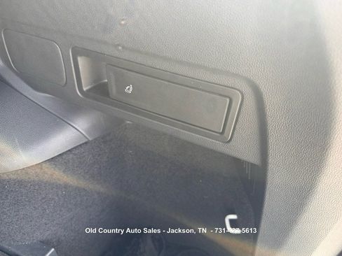 Used 2018 Volkswagen Tiguan SE w/ Panoramic Sunroof Package FWD image 13