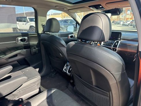 Used 2022 Kia Sorento SX image 9