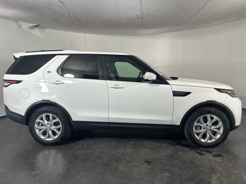 Used 2019 Land Rover Discovery SE image 13