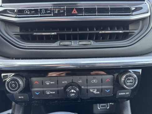 Used 2022 Jeep Compass Limited image 22