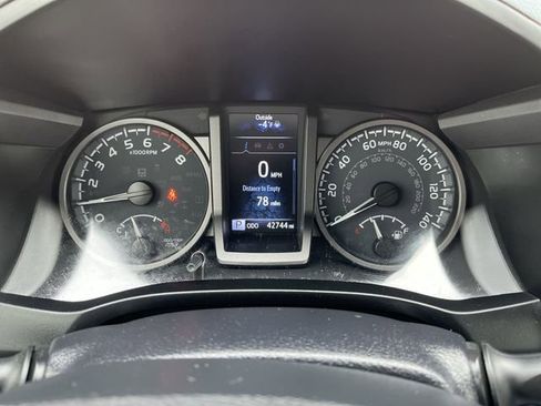 Used 2021 Toyota Tacoma TRD Sport w/ Technology Package image 12