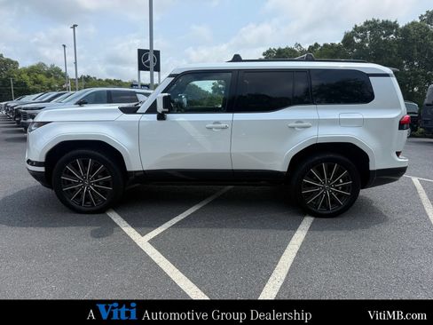 Used 2024 Lexus GX 550 w/ Accessory Package (2T) AWD/4WD image 5