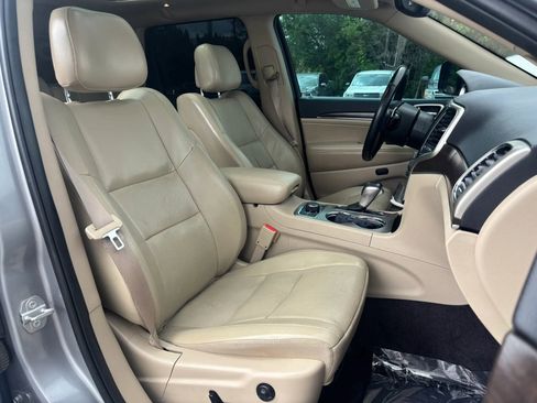Used 2017 Jeep Grand Cherokee Limited w/ Luxury Group II AWD/4WD image 19