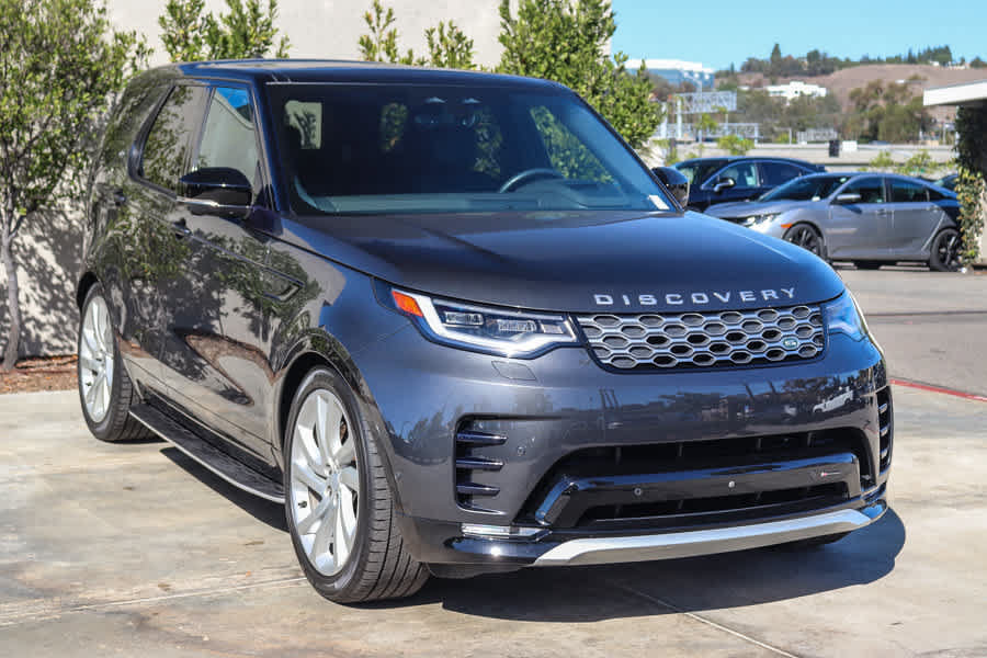 Used 2023 Land Rover Discovery Metropolitan Edition AWD/4WD image 3