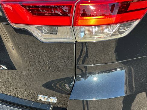 Used 2019 Toyota Highlander XLE image 33