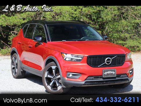 Used 2019 Volvo XC40 T4 R-Design FWD image 1