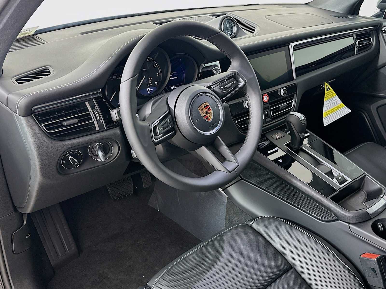 Used 2026 Porsche Macan AWD/4WD image 4
