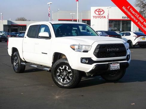 Certified 2019 Toyota Tacoma SR5 image 2