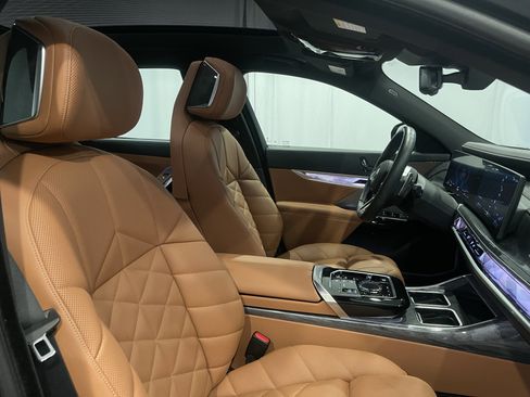 Used 2025 BMW 740i xDrive image 15