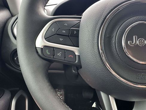 Used 2021 Jeep Renegade Latitude FWD image 12