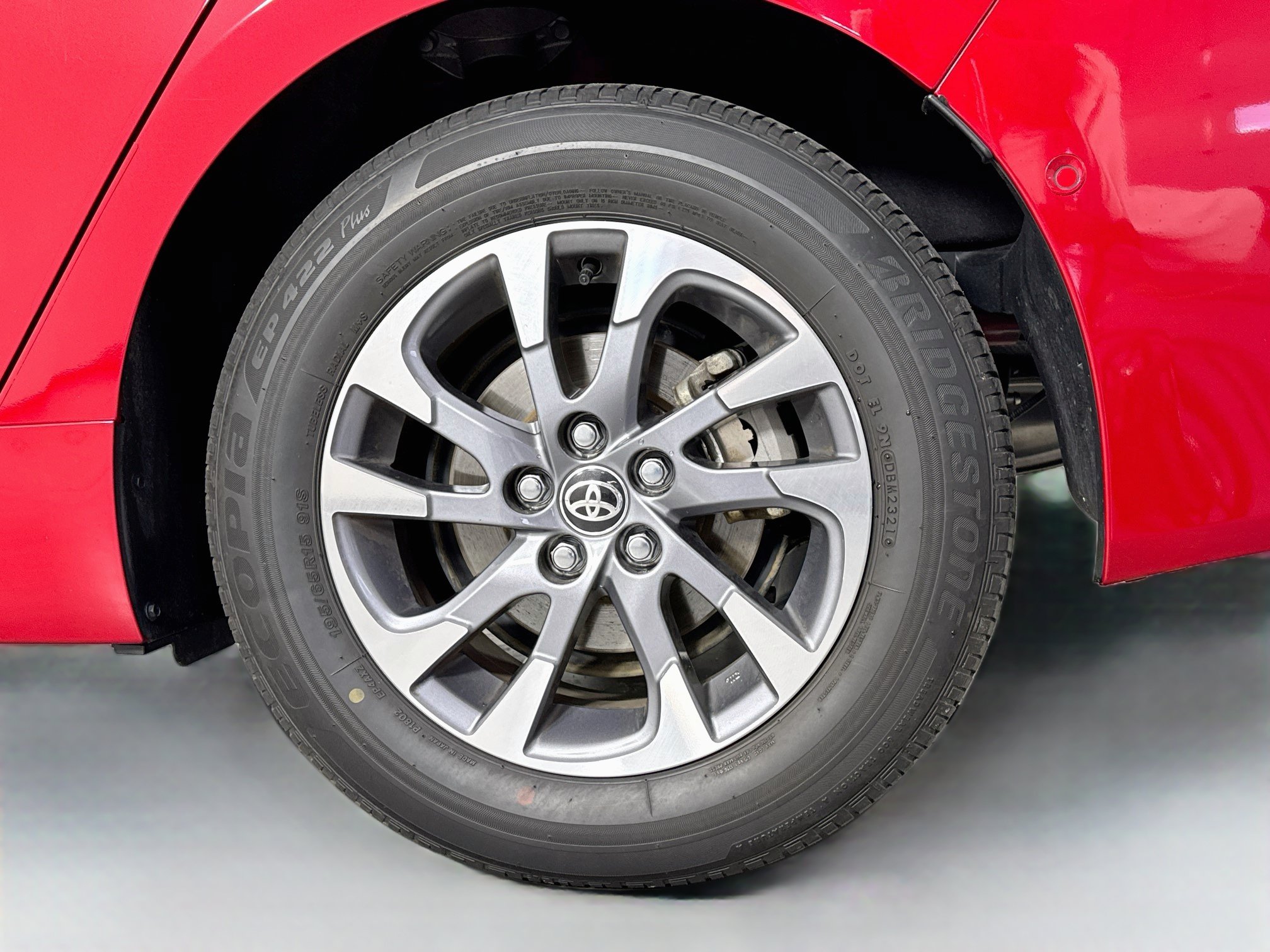 Certified 2022 Toyota Prius Limited w/ Premium Convenience Package FWD image 34
