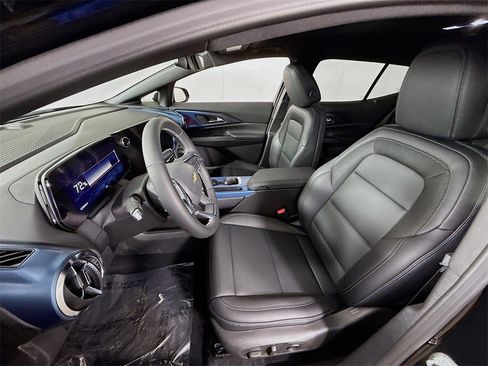 New 2026 Chevrolet Equinox EV LT image 16