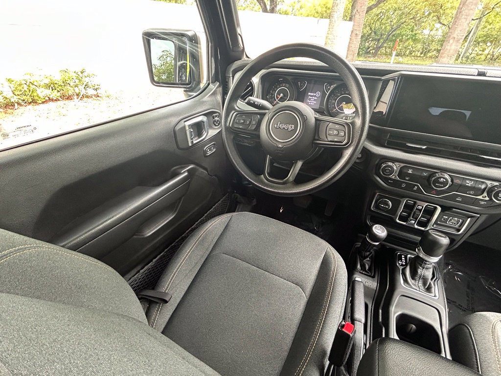 Certified 2024 Jeep Gladiator Sport AWD/4WD image 9