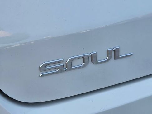 Used 2023 Kia Soul FWD image 15