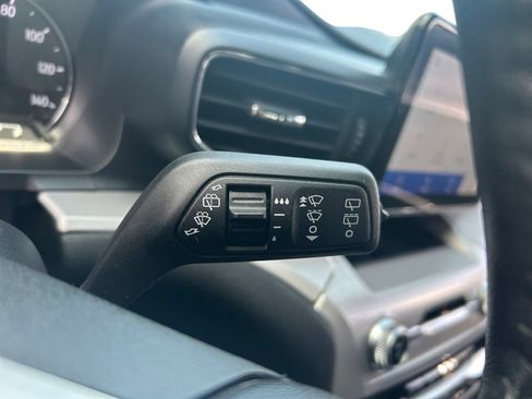 Used 2023 Ford Explorer XLT w/ Equipment Group 202A AWD/4WD image 30