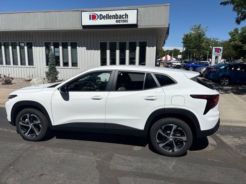 Used 2024 Chevrolet Trax RS FWD image 1