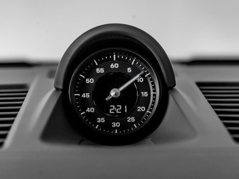 Certified 2025 Porsche 911 Carrera image 17