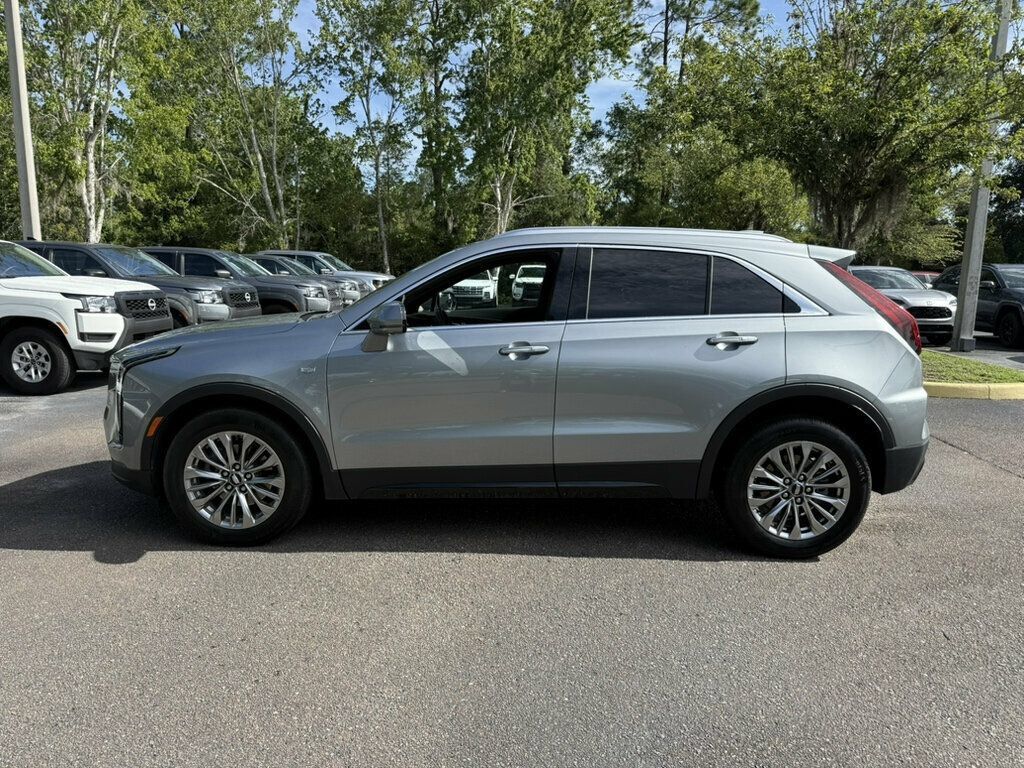 Used 2025 Cadillac XT4 Premium Luxury FWD image 2