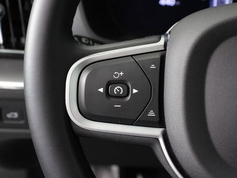 Certified 2025 Volvo XC60 B5 Core image 10