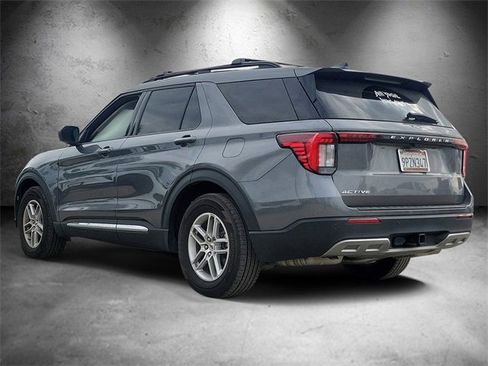 Used 2025 Ford Explorer Active w/ Active Comfort Package image 4